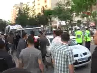 OKULDAN ATILAN OGRENCI MDUR YARDIMCISINI BICAKLADI