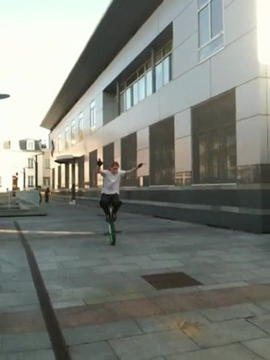 Cost Monocycle Enghien Angelianne [HD]