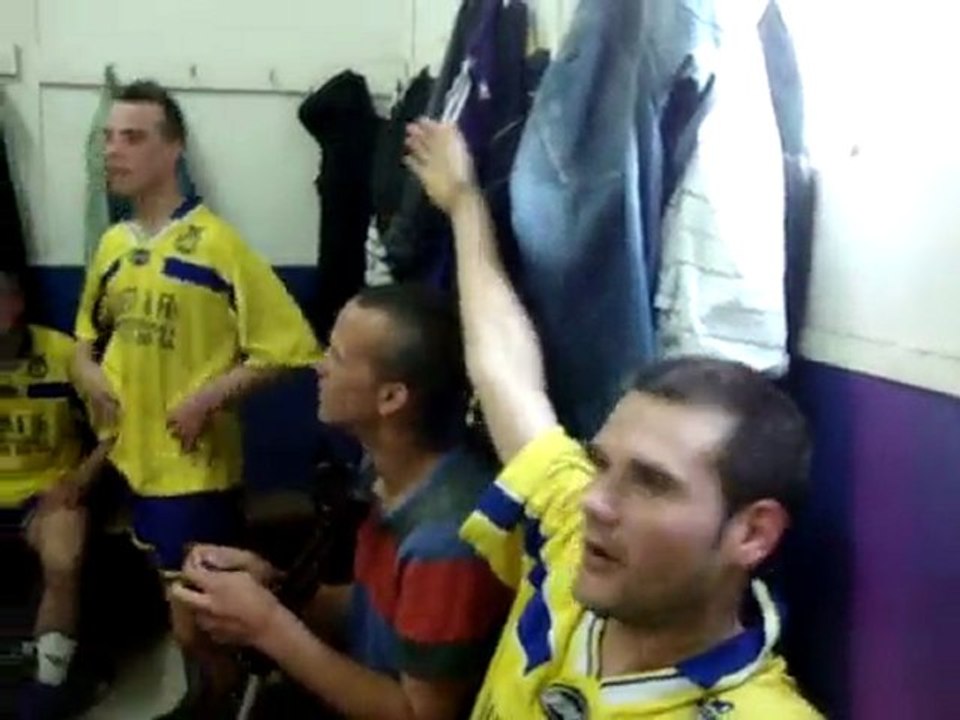 le vestiaire après la première victoire de l'équipe réserves