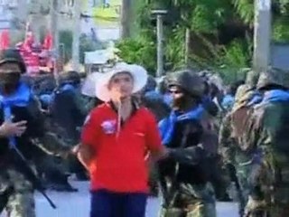 Protesters block police in deepening Thai crisis