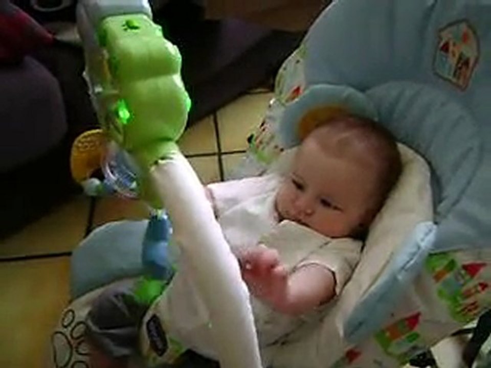 Ethan dans son transat (3 mois1/2)