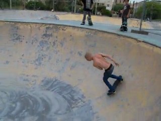 sa skate pendant les travaux nik sa mere le maire