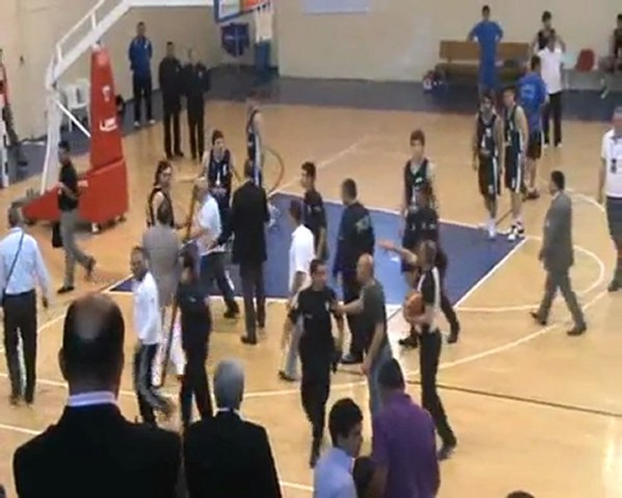 BaşakşehirSporlu oyunculara Alanya da saldırı