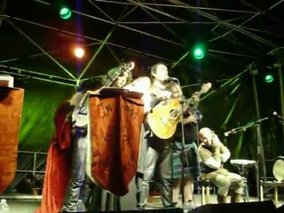 Naheulband - Ta jupe est courte en live à Coucy le 24/04/10