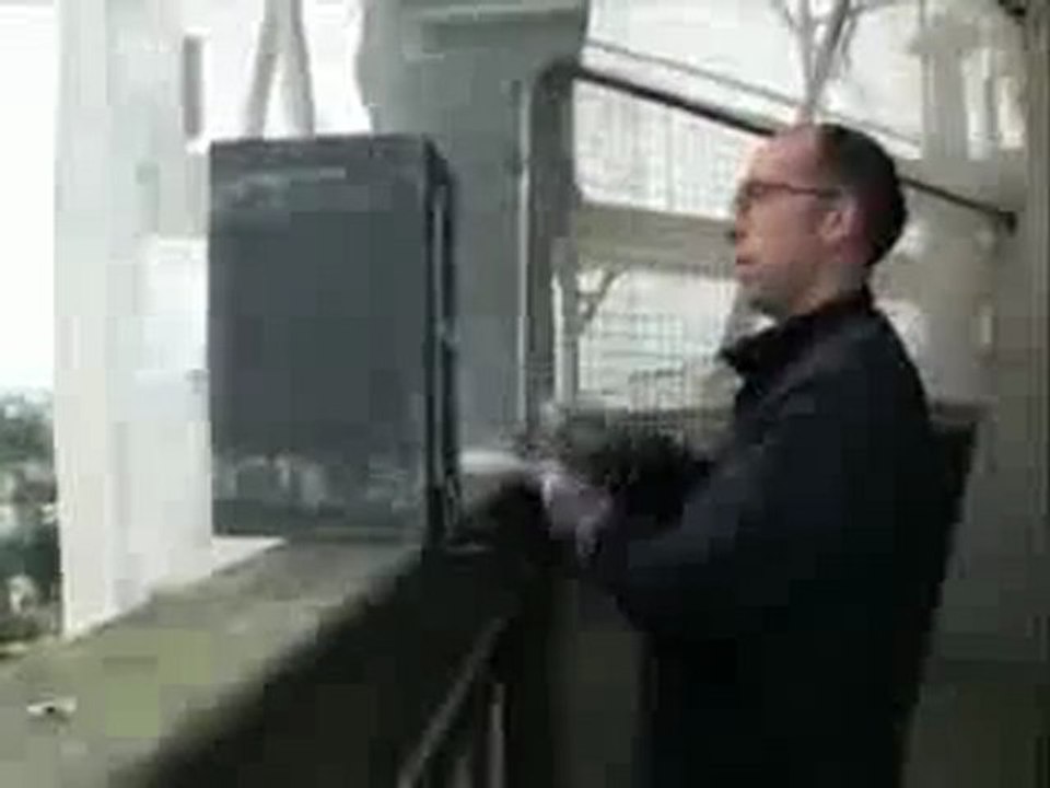 سويسري يرفع الآذان في كنيسة