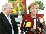 Grèce : Merkel appelle à 