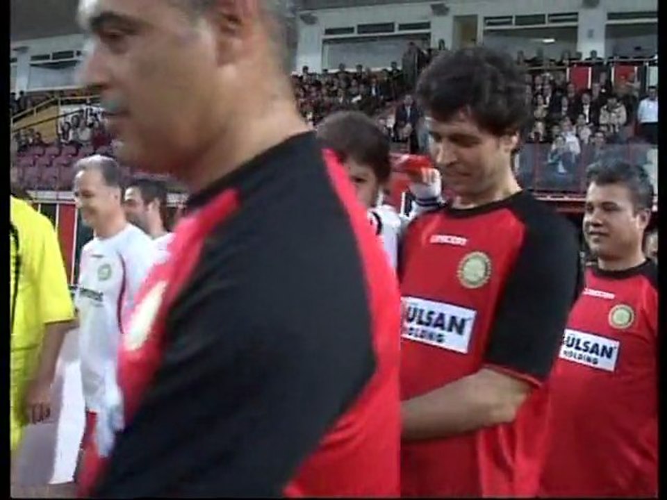 Eski Milli Futbolcular "Umut Evi" Projesi İçin Sahaya Çıktı