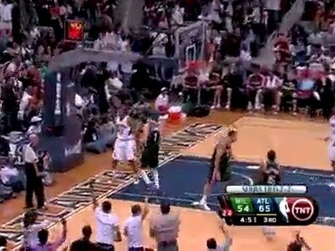 Al Horford takes the pass from Mike Bibby and tosses it down