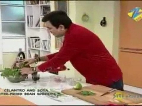 Cilantro and Soya Stir Fried Bean Sprouts