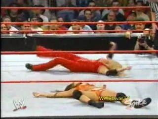 Trish Stratus vs Gail Kim (28.8.03)