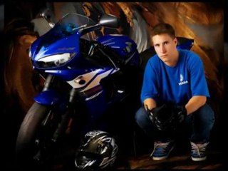 The best senior portrait photographer in Rochester MN