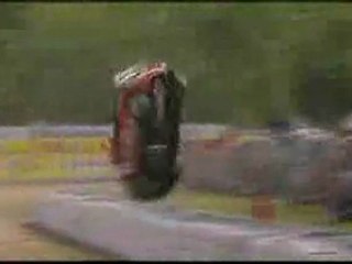 enorme crash au meeting du v8 supercars