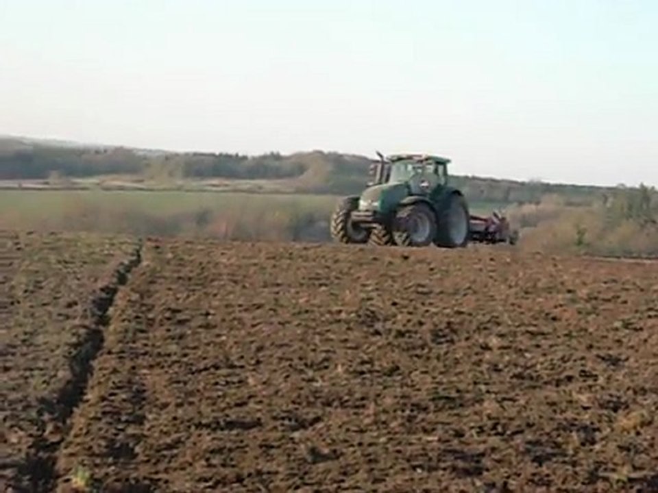 VALTRA T191 au labourage