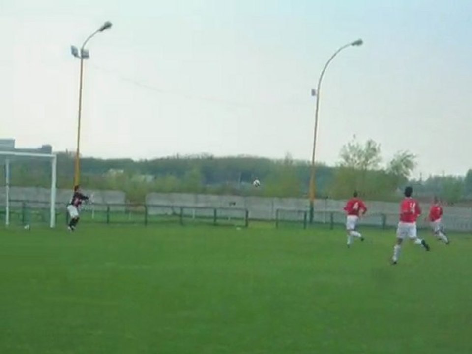 groźny strzał Pawła Mielniczka