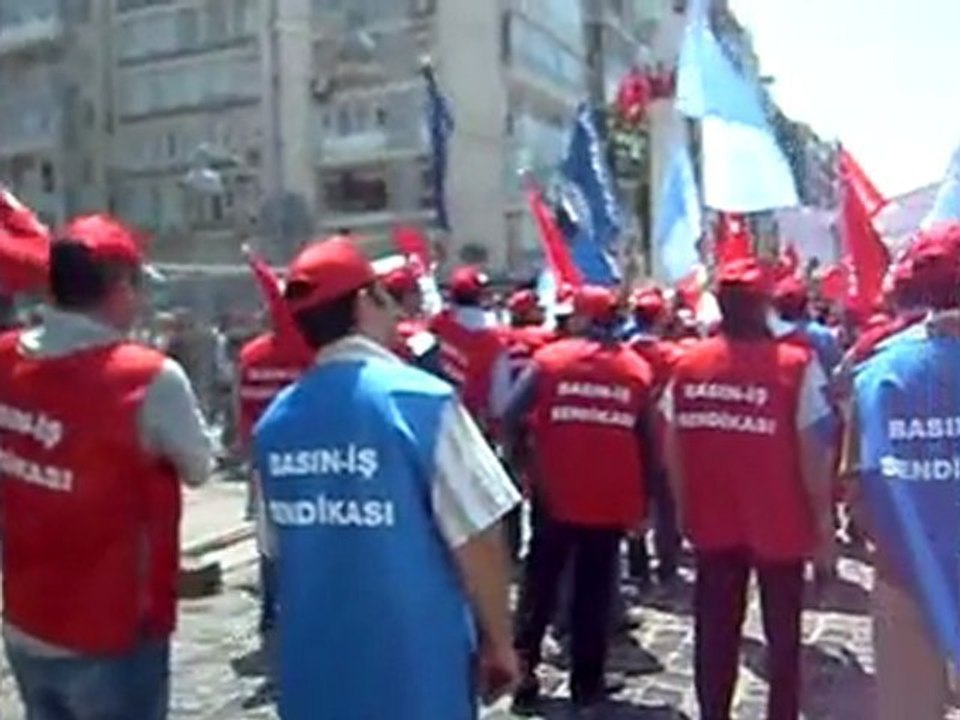 İZMİR' DE 1 MAYIS  COŞKUSU