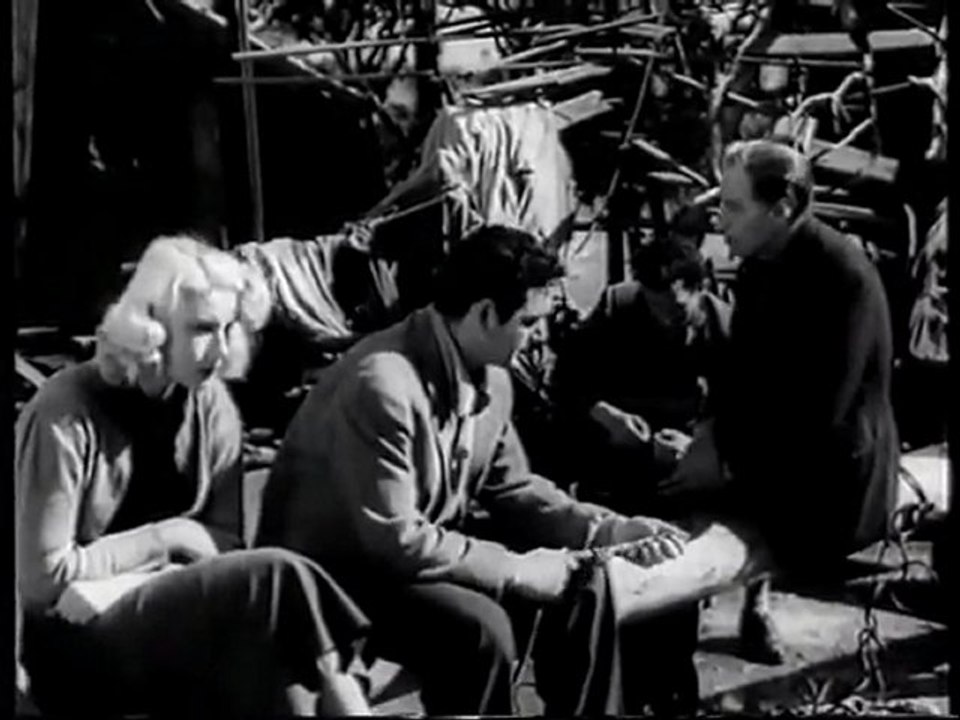 CINEMA PORTUGUÊS - «SALTIMBANCOS» - VIDEO 2