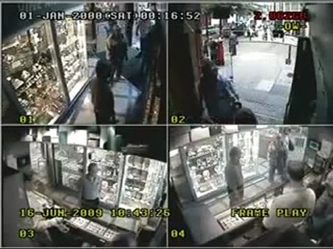 Cambriolage filme par camera de surveillance