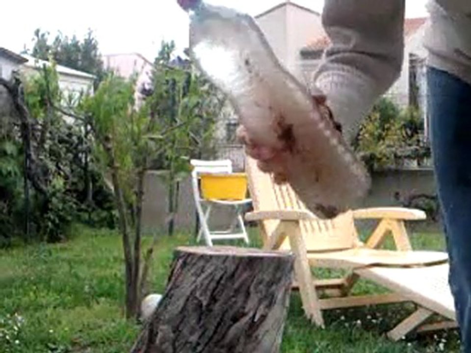 petard k1 VS bouteille d'eau