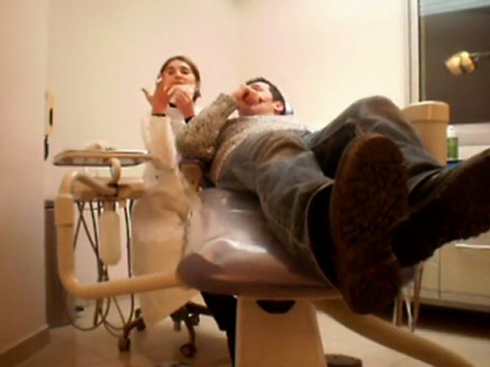 LOLO et sa Ecigarette chez le denstiste