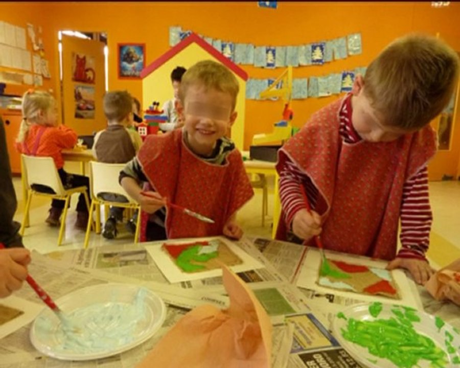 Ecoles Maternelles de PIOLENC.Peinture sur toile de jute.