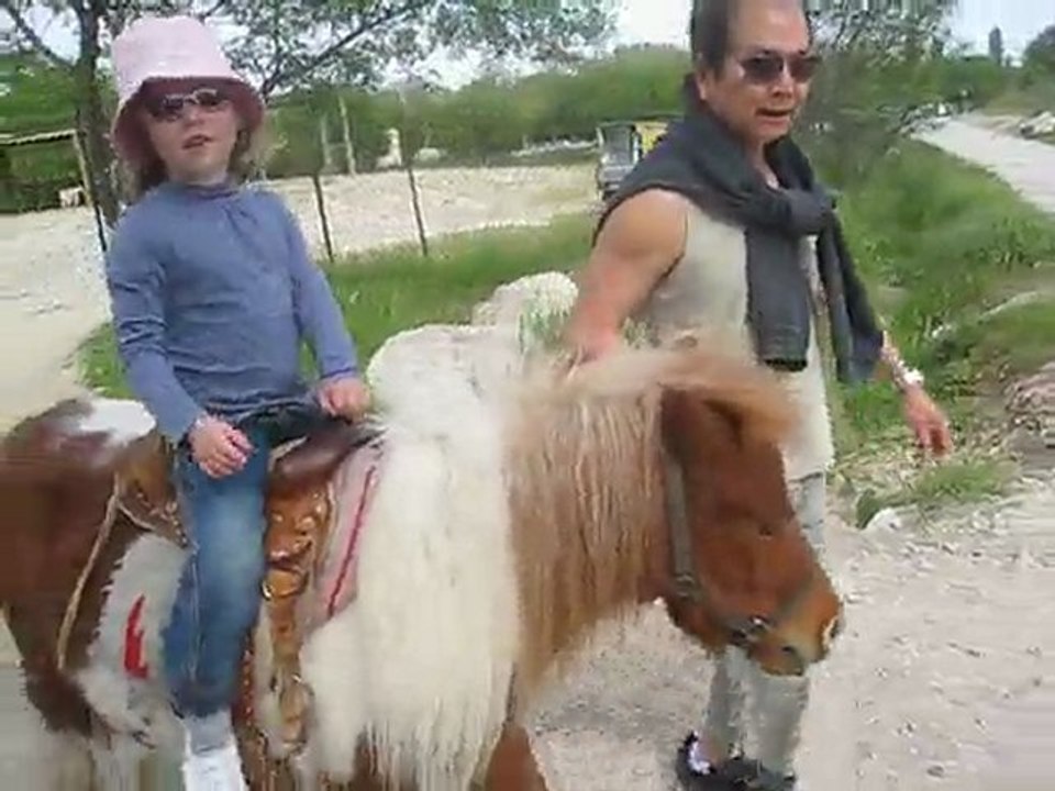 Ines en vacances à Montpellier avril 2010