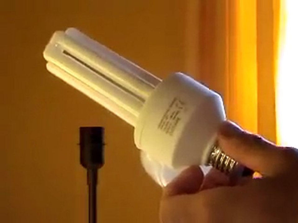 Ampoules Basse Consommation: Un danger tout en lumière !