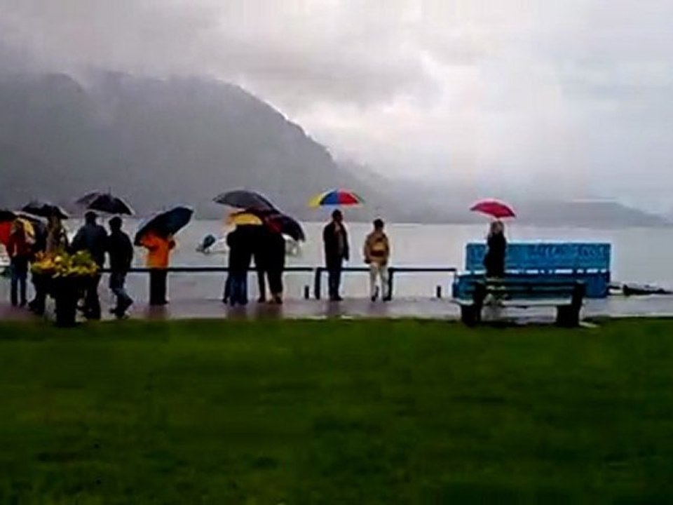 Lac d'Annecy : défense de la loi littoral.