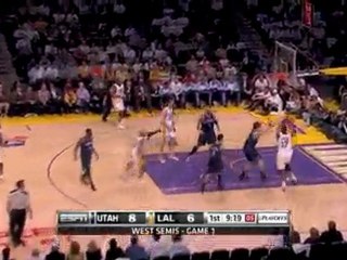 Derek Fisher feeds Andrew Bynum for the dunk.