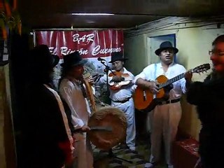 Elise teste la danse Equatorienne (!!!)