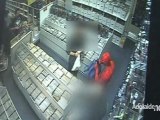 L'uomo ragno sventa un furto in una fumetteria