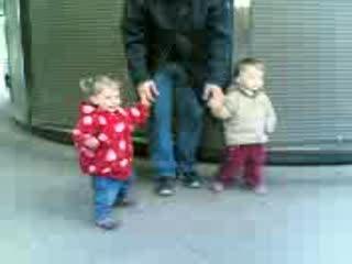 Manon et Erwan dansent