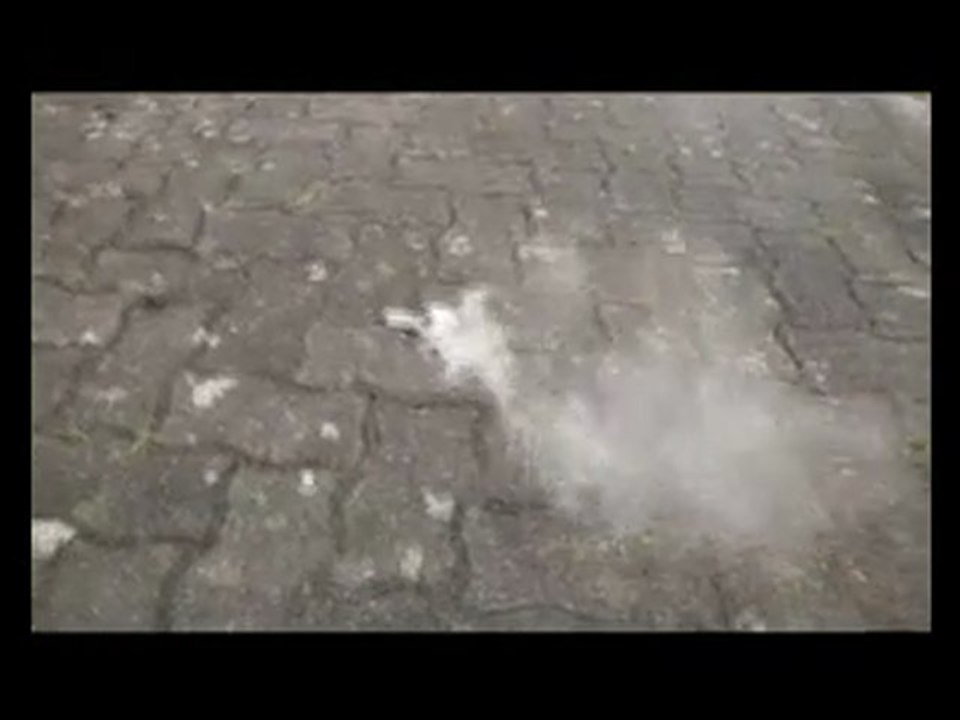 Fumigène avec une balle de ping-pong