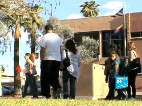 Arizona under pressure as thousands protest immigration law