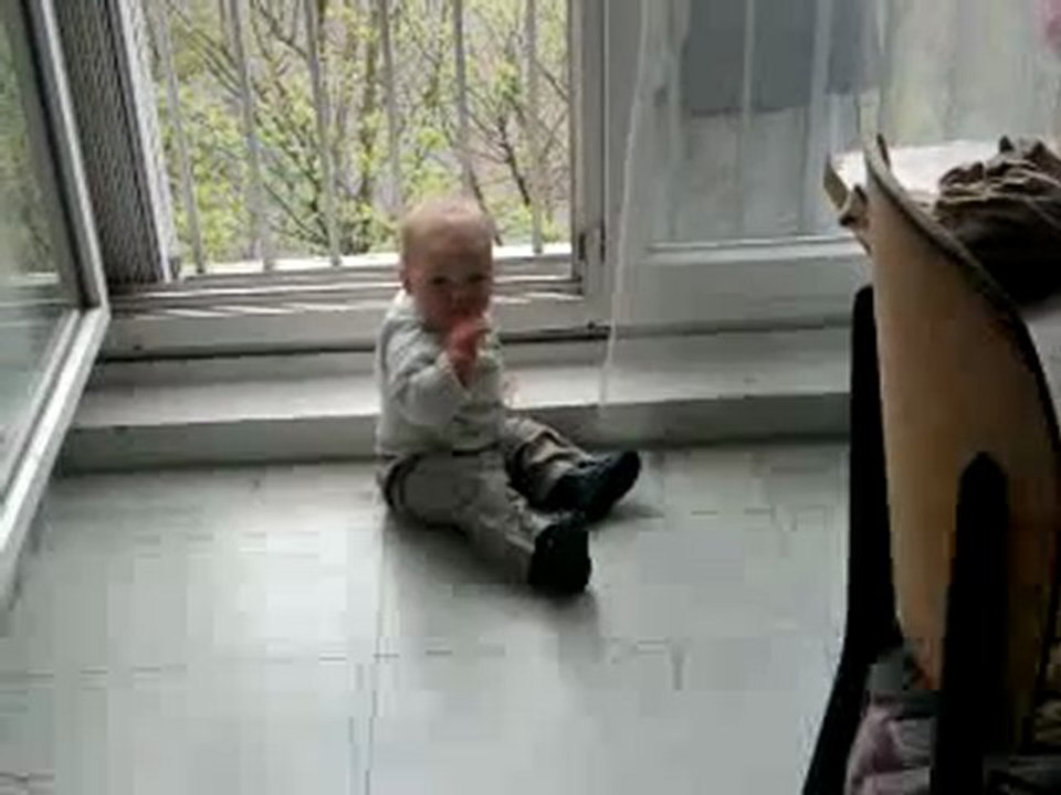 enzo qui marche a 4 patte