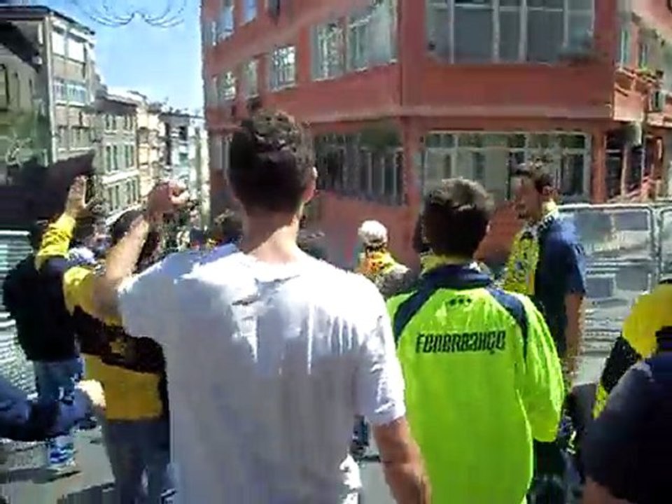 Vamos Bien 1 Mayıs'ta...Kanaryasın Sen...Kazancı-Taksim