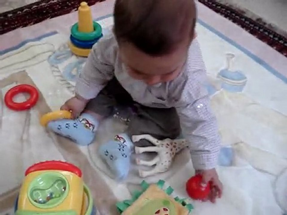 Anaël joue (8 mois)