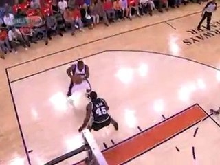 Amar'e Stoudemire gets DeJuan Blair to bite on the fake then