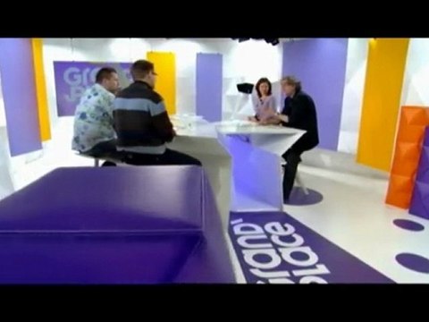 MAGICIEN CLOSE UP pour ENTREPRISE,MAGIE pour SOIREE EVENEMENTIELLE TABLE de TRICHE au POKER, MAGICIEN pour MARIAGE