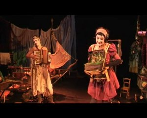 Arts de la rue - Cie Créature - C'est la lune qui me l'a dit