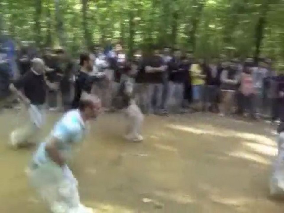 Çuvalla Koşu Yarışması Ters Salto