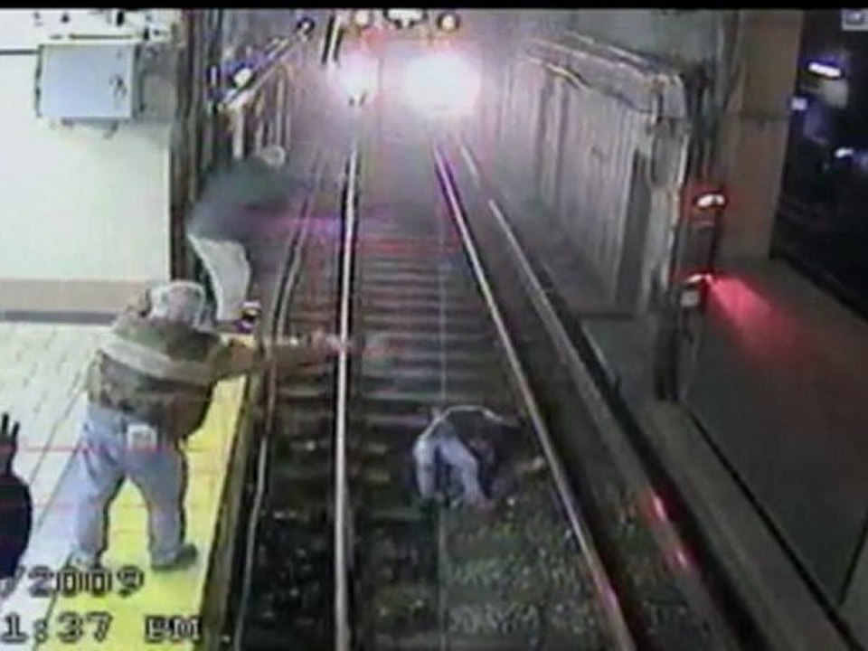 Rischia la vita in metrò: miracolata!!!