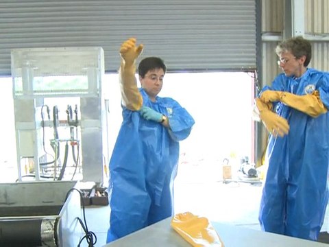 BP share price dives on oil spill concerns