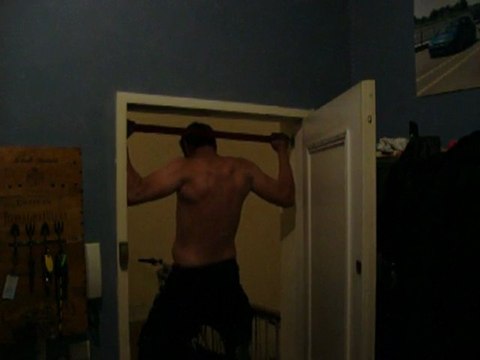 traction derrière la nuque barre fixe