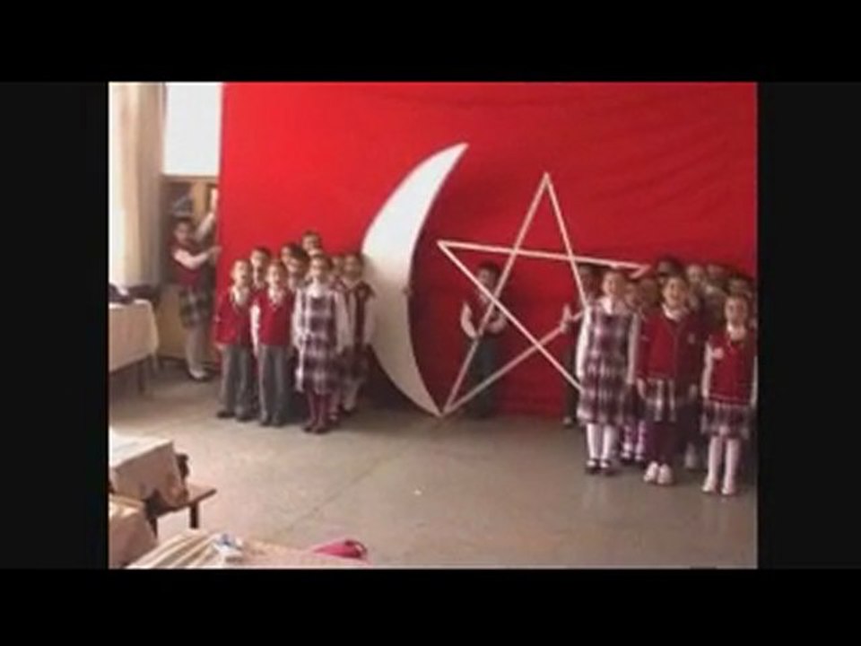 2-C SINIFI İSTİKLAL MARŞIMIZI OKURKEN...