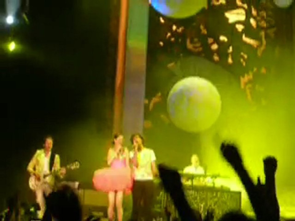 MIKA - 24 avril 2010 à Lyon - Grace Kelly (français)