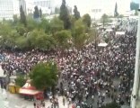 Folla per le strade di Atene