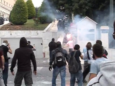 Grèce: violences lors de la manifestation, au moins trois morts
