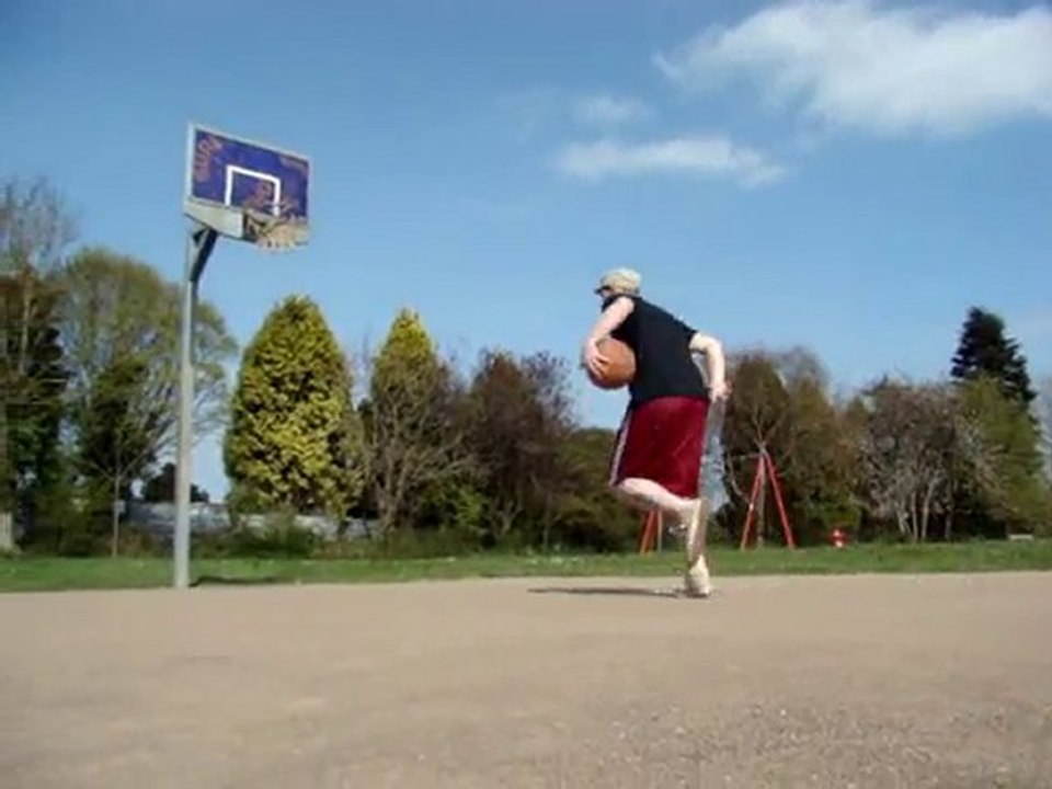 double pas, ballon dans le dos
