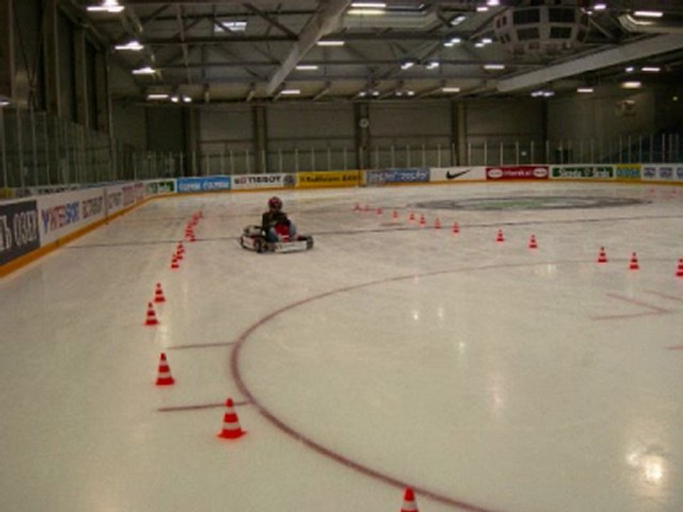Mobile Kartbahn auf Eis und Schnee Kart Spikes Reifen.