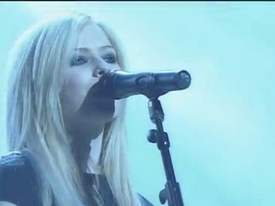 AVRIL LAVIGNE - My Happy Ending (live Budokan 2005 )